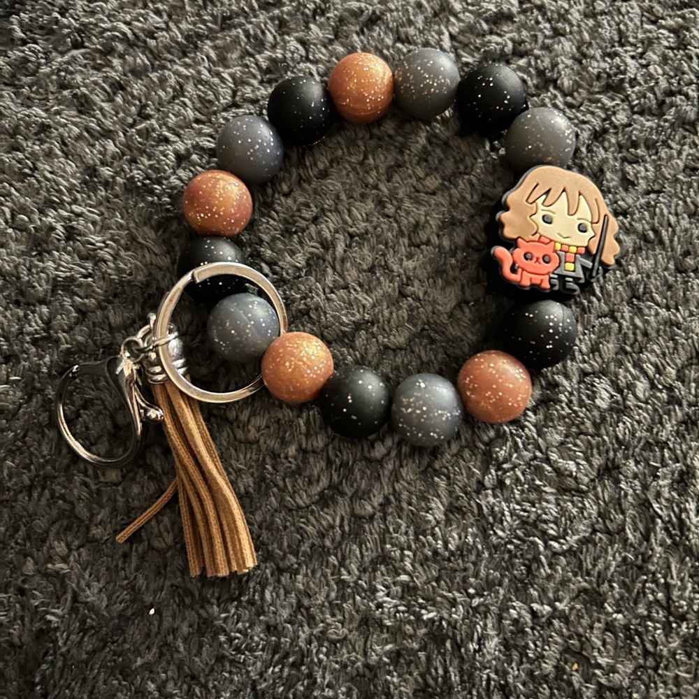 Hermon Beaded Bracelet Keyring in Black & Brown with Character Charm